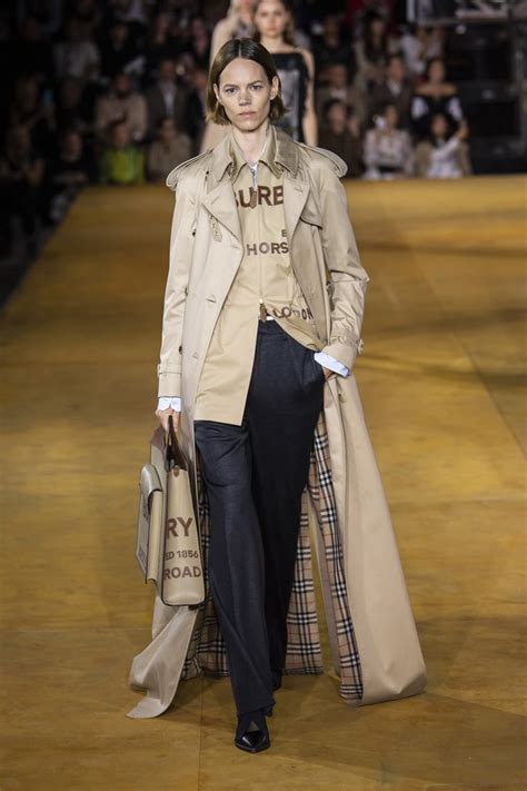 burberry runway show 2020